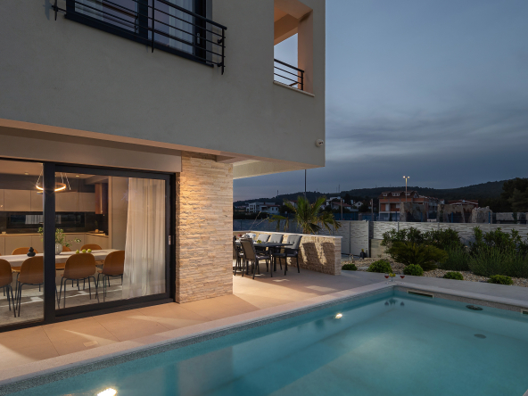 Living room, swimming pool